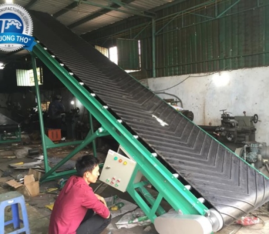Băng tải nâng hạ 6m W1200