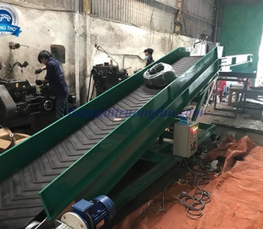 Băng tải nâng hạ di động lên xe 