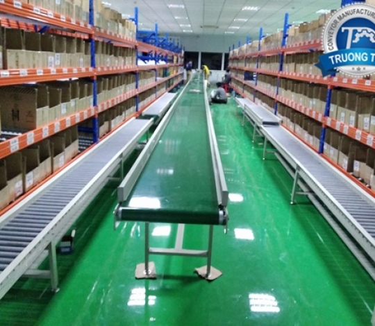 Băng tải PVC tải hộp mỹ phẩm dài 98 mét